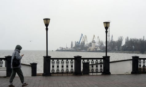 Після українських ударів росія перекрила морські артерії, що ведуть до Азовського моря — Reuters