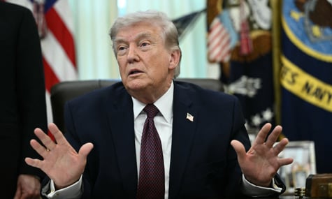 Трамп погрожував припинити постачання зброї Україні, якщо Європа не допоможе розблокувати Ормузьку протоку — FT