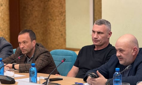 Міський голова Києва Віталій Кличко на нараді з урядовцями