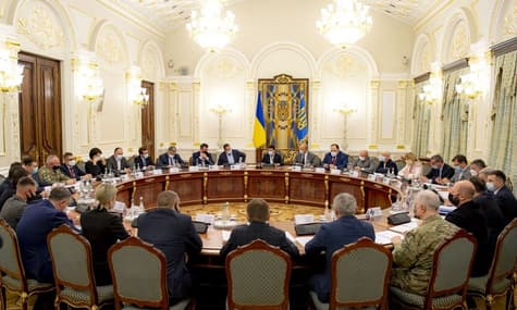 Кабмін зобов'язав НАЗК відновити доступ до реєстру е-декларацій. Засідання уряду провели просто в Офісі президента (?)