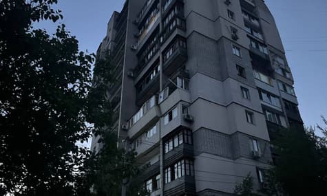 Дніпро під атакою балістики: унаслідок нічного обстрілу в місті поранено сімох людей