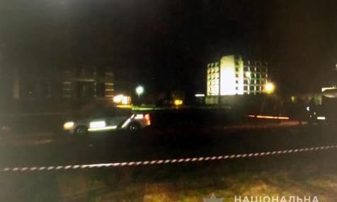 У Чернігові посеред ночі поранили двох поліцейських: один із них помер. Підозрюваних затримали