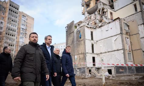 «За 300-400 метрів був удар балістичної ракети»: Зеленський розповів про ракетний удар по Одесі під час його візиту
