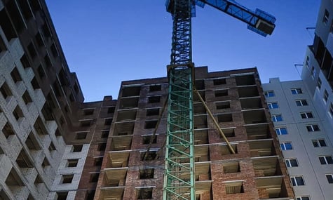 Справу розслідують як самогубство. У Бучі 11-річний хлопчик стрибнув із будівельного крана