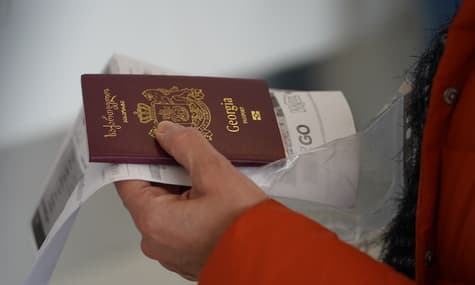 Безвизовый режим с ограничениями. Кто и почему не пускает граждан Грузии в Европу