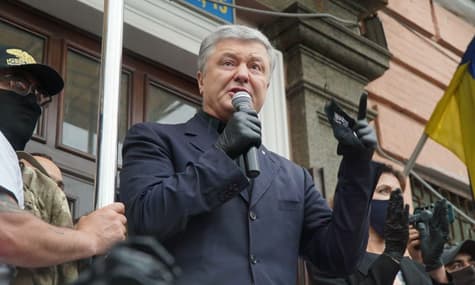 У ДБР підтвердили, що проти Порошенка порушили справу через Томос