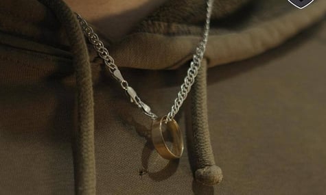 Обручка військового врятувала йому життя під час бою: зупинила уламок боєприпасу