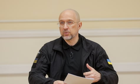 У Шмигаля пояснили, чому в його декларації не було автівки преміумкласу, якою користується дружина