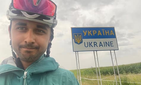 Норвежский мэр проехался на велосипеде в Украину, чтобы собрать деньги для ВСУ