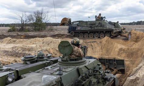 Армия Норвегии показала, как украинцев в Польше учат прорывать танковые препятствия (ФОТО)