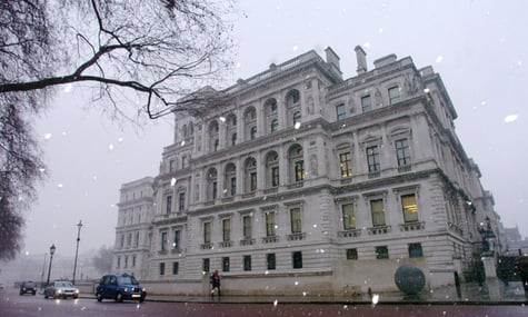 Telegraph: У будівлі МЗС Великої Британії портрет королеви замінили панафриканськими прапорами