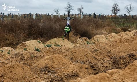 В деоккупированной Херсонской области полиция обнаружила пыточные, а журналисты показали вероятные массовые захоронения
