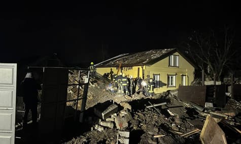 Окупанти обстріляли приватний будинок під Харковом: четверо поранених — ОВА