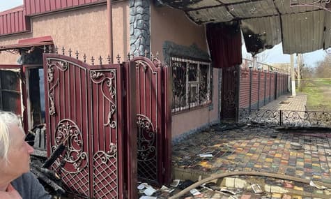 Оккупанты кассетными снарядами ударили по поселку в Донецкой области: двое погибших
