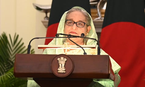 Прем'єрку Бангладеш, яка торік втекла з країни на тлі масових протестів, заочно засудили до смертної кари