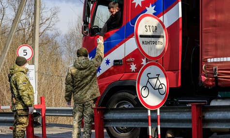 Украина на две недели закроет границу для иностранцев, чтобы ограничить распространение коронавируса