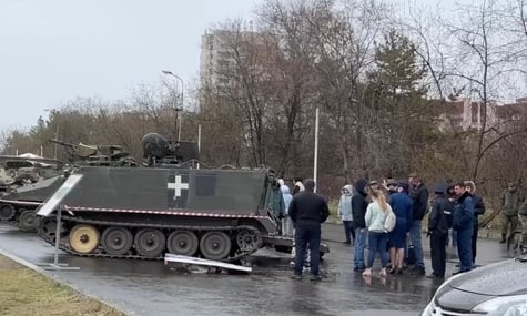 У росії люк від «трофейного» БТР придавив на смерть чотирирічну дитину