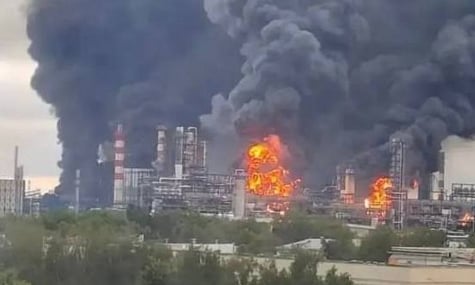 Дві атаки на Московський НПЗ вивели з ладу обидві установки, що забезпечують 100% первинної переробки нафти — Reuters