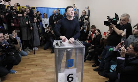 Опрацьовано всі електронні протоколи: Зеленський набрав 30,24% голосів, Порошенко — 15,95%