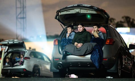 У театр та на вечірки у капцях: як змінилося культурне життя та виробництво за час карантину