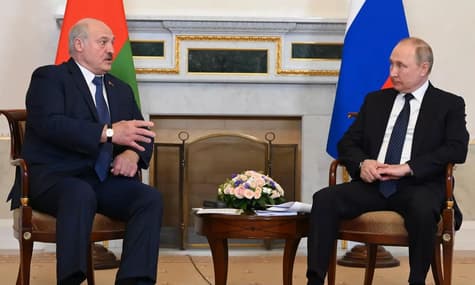 путин пообещал модернизировать самолеты Беларуси и передать ей «Искандеры», которые могут нести ядерные боеголовки