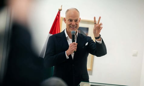 Міністр оборони Угорщини заперечує місію в Чаді, яку синові Орбана «підказав» Бог