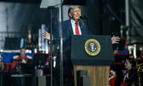 У США представили оновлений дизайн паспорта з портретом Трампа до 250-річчя незалежності