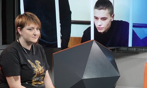 «Пише, що здоровий, аби не засмучувати» — інтерв’ю з мачухою полоненого моряка