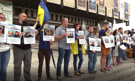 В Харькове и Львове устроили акции в поддержку пленных украинских моряков