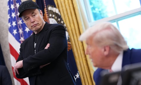 Трамп зателефонував Маску та попросив зняти обмеження зі Starlink для України — WSJ
