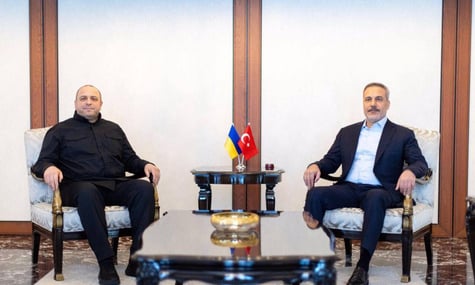 Секретар РНБО Рустем Умєров та міністр закордонних справ Туреччини Хакан Фідан