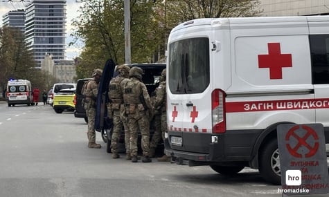 Правоохоронці готуються до штурму супермаркету, в якому зачинився стрілець разом із заручниками