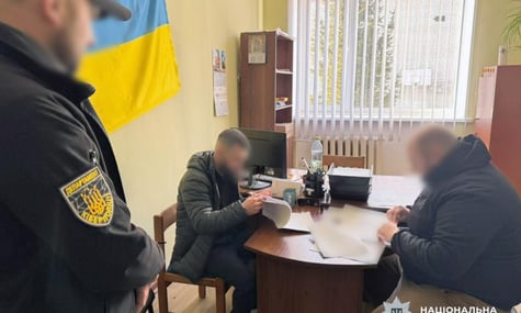 На Хмельниччині викрили керівника одного з благодійних фондів, який нібито витрачав донати на ЗСУ на «власні потреби»