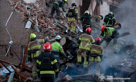Ще семеро поранених та одна загибла людина. Після нічного удару росіяни вдарили по тому самому кварталу в Дніпрі