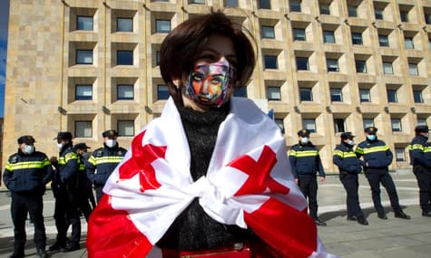 «Не хочемо до СРСР»: в Грузії вимагають виборів та звільнень опозиціонерів