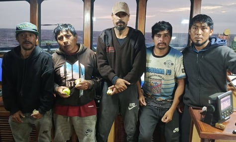 П’ятеро рибалок майже два місяці дрейфували в морі, поки їх не врятувало судно з Еквадору