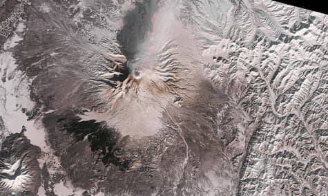 NASA Earth Observatory оприлюднила фото виверження найпівнічнішого вулкана Камчатки