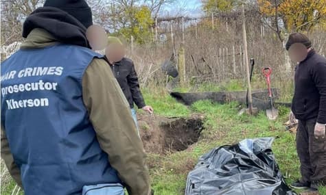 На звільненій частині Херсонщини знайшли ще три тіла цивільних. Один із них загинув смертю від насилля