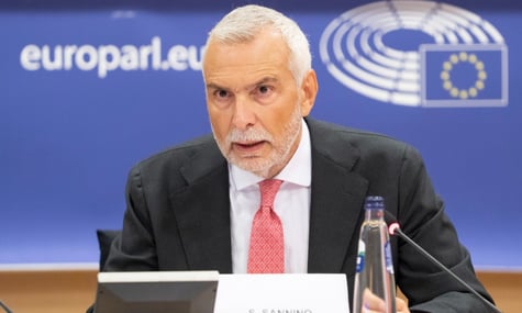 Високопосадовець Єврокомісії залишить посаду на тлі розслідування можливого шахрайства — Euractiv