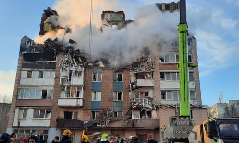 «В одному будинку люди горіли живцем у своїх квартирах» — очевидці про трагічні влучання російських ракет по Тернополю