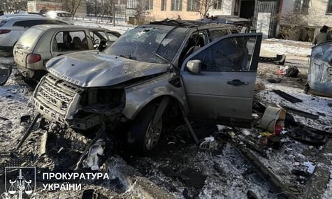 Автомобіль, який вибухнув в Оболонському районі Києва Автомобіль, який вибухнув в Оболонському районі Києва