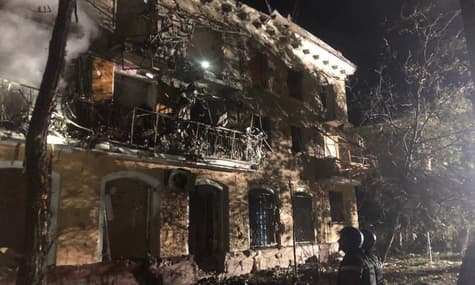 росіяни влучили ракетою по багатоповерхівці в Запоріжжі: є загиблий та поранені (ОНОВЛЕНО)