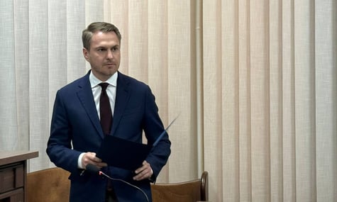 У мережі заявили, ніби генпрокурор Кравченко подав у відставку. Він заперечив і заявив, що «по кожного прийде особисто»