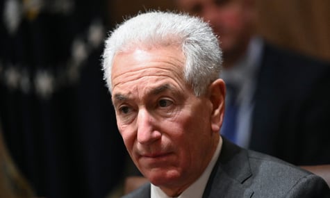 Сват Трампа розпалив дипломатичний скандал у Франції. Після переговорів пообіцяв не «втручатися» у справи країни