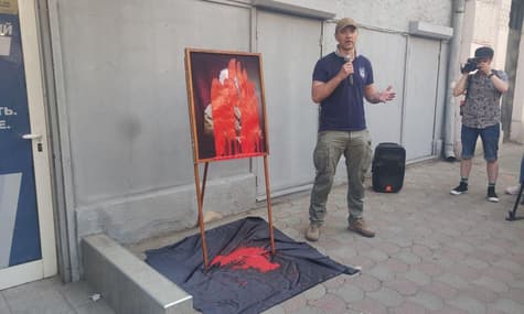 «Кровавый маршал»: в Одессе прошла акция-перформанс против возвращения проспекта Жукова