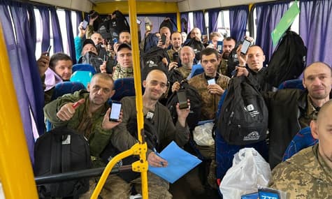 Украина вернула еще 32 пленных защитника. Среди освобожденных — офицеры, сержанты и солдаты ВСУ