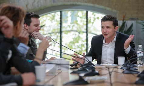 «Вільна дискусія» чи «спроба поліпшити імідж президента»? Світова преса про пресмарафон Зеленського