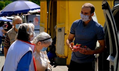 Засуха, заморозки, карантин и Фейсбук. Как выживают фермеры Молдовы