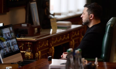 Мобільні вогневі групи повинні посилити після «доволі жорсткої розмови» — Зеленський