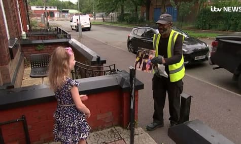 Восьмирічна дівчинка вивчила мову жестів, аби подякувати глухонімому кур’єру за його роботу під час епідемії